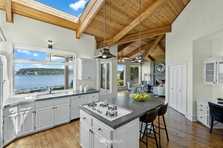 Gig Harbor with Panoramic Views kitchen